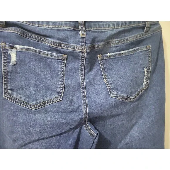 Capei Jean's With Rhinestones On Leg - Picture 2 of 7